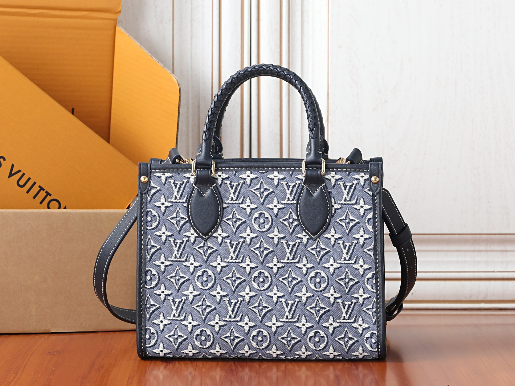 LV OnTheGo PM M2A097 25 x 19 x 11.5 cm