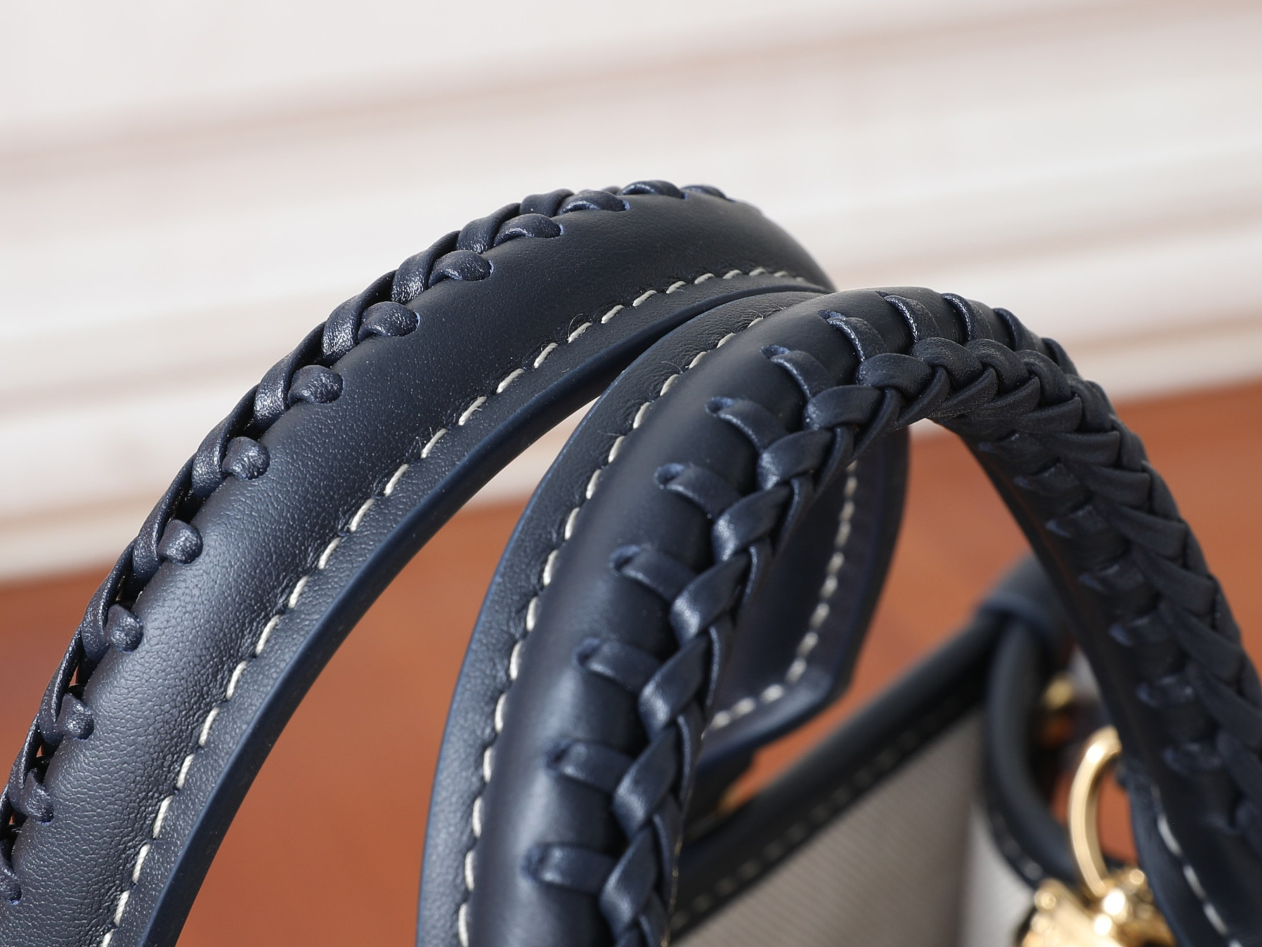 LV OnTheGo PM M2A097 25 x 19 x 11.5 cm