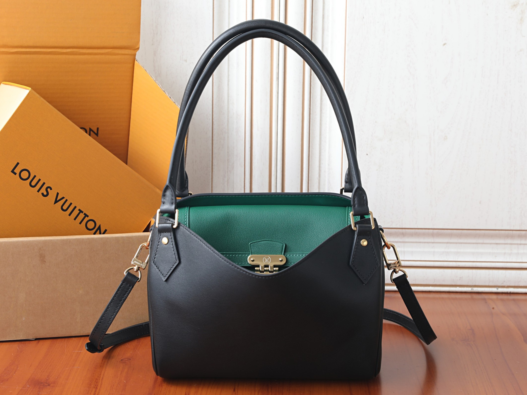 LV Speedpocket bag M3A220 26 x 19 x 16 cm