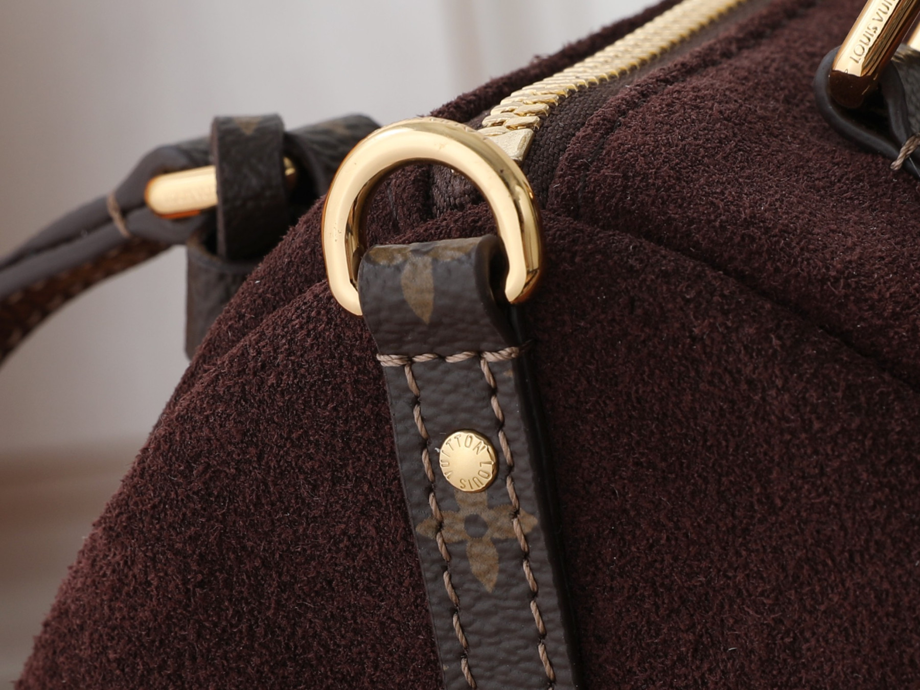 LV Express MM M2A081 36 x 24 x 18.5 cm