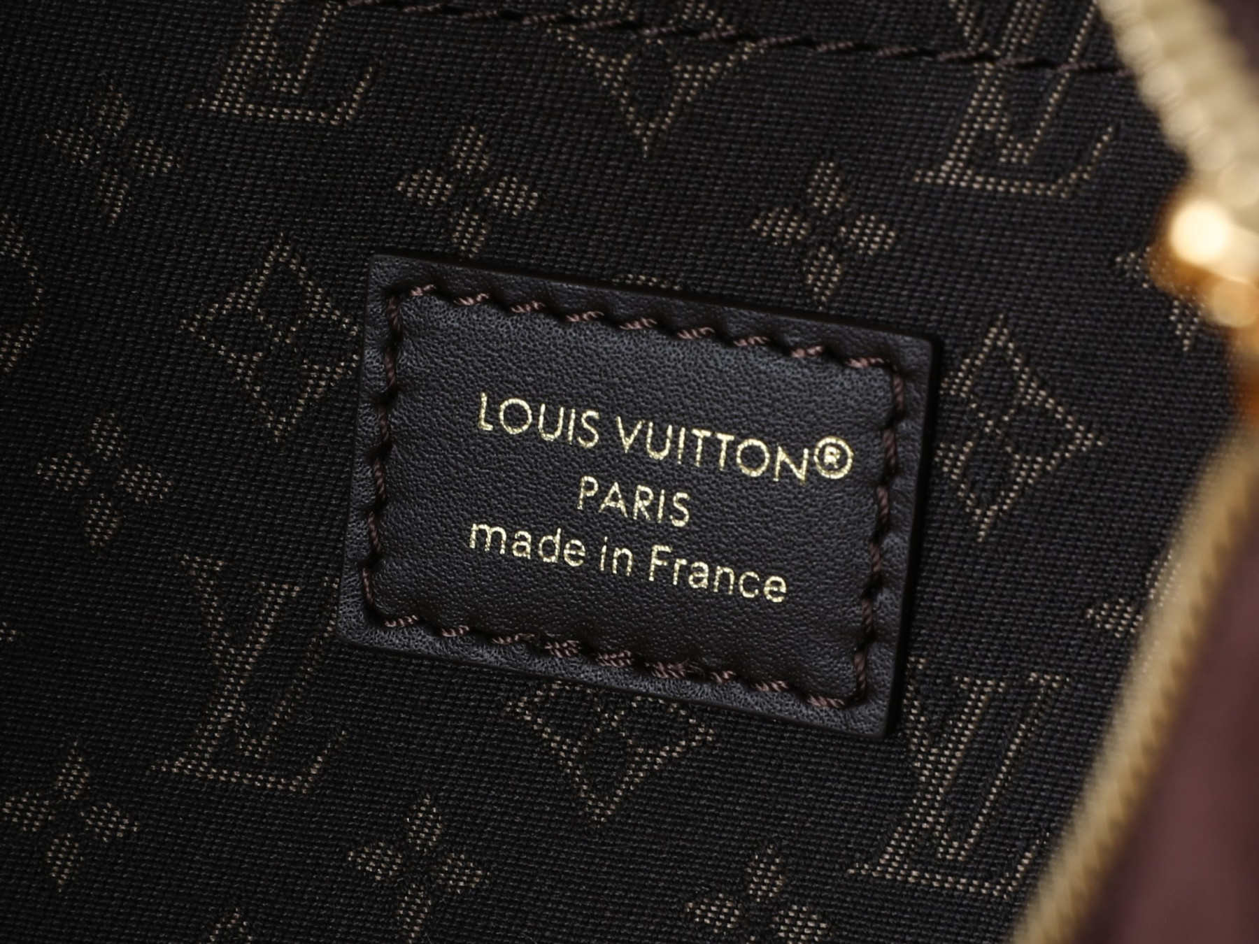 LV Express MM M2A081 36 x 24 x 18.5 cm