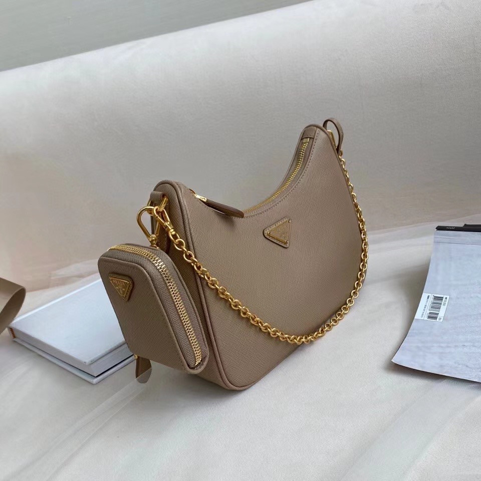 Pra*a HOBO IN LEATHER